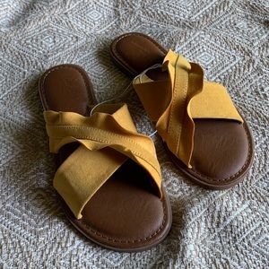 Universal Threads Sandals